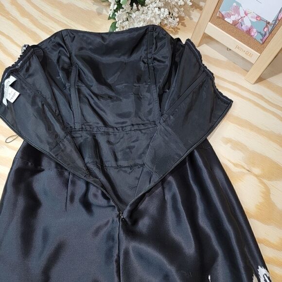 ‎White House Black Market Strapless Cocktail Dress - Picture 7 of 13